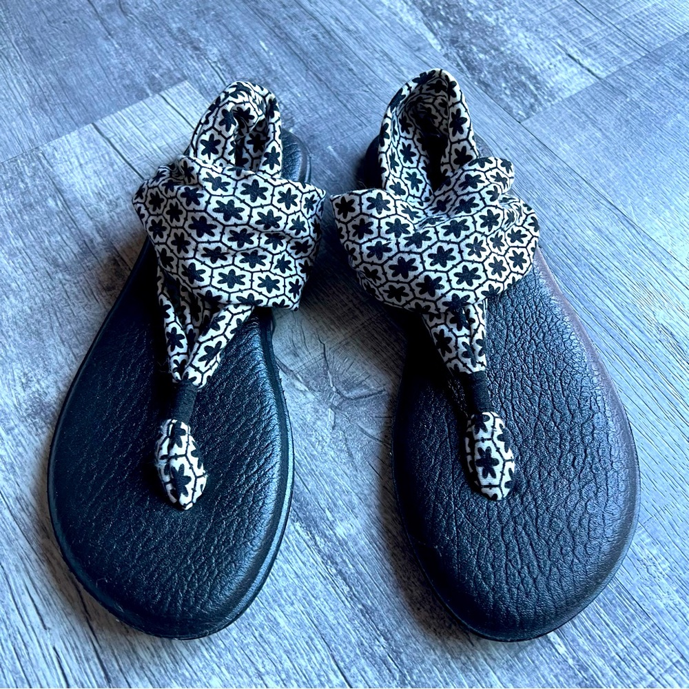 Sanuk Yoga Sling Sandals Size 9 Black White